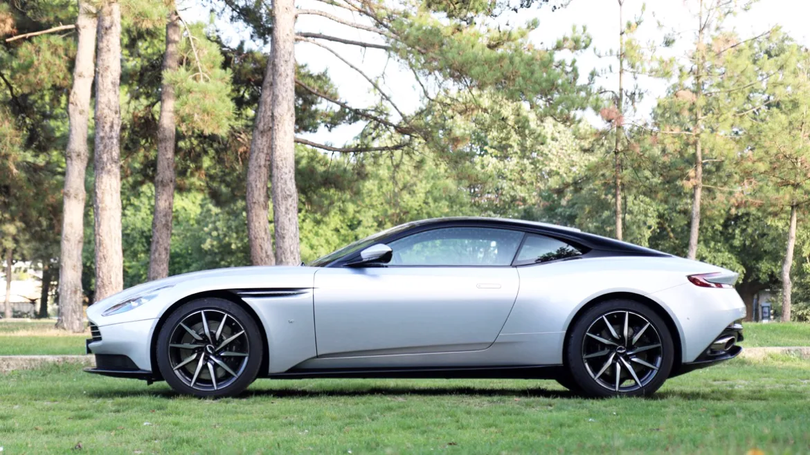 Aston Martin DB 11  LAUNCH EDITION